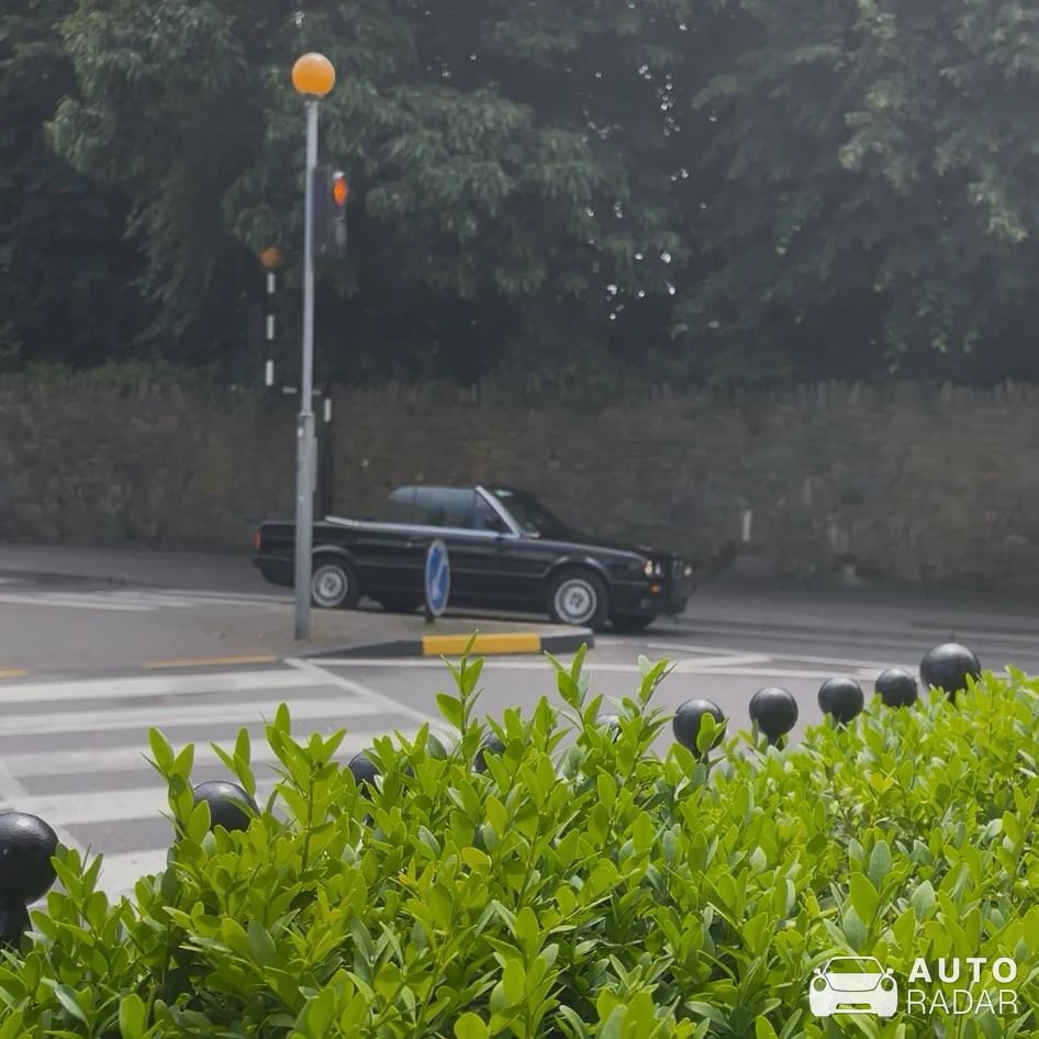 BMW 3 Series E30 Cabriolet spotted in Killarney