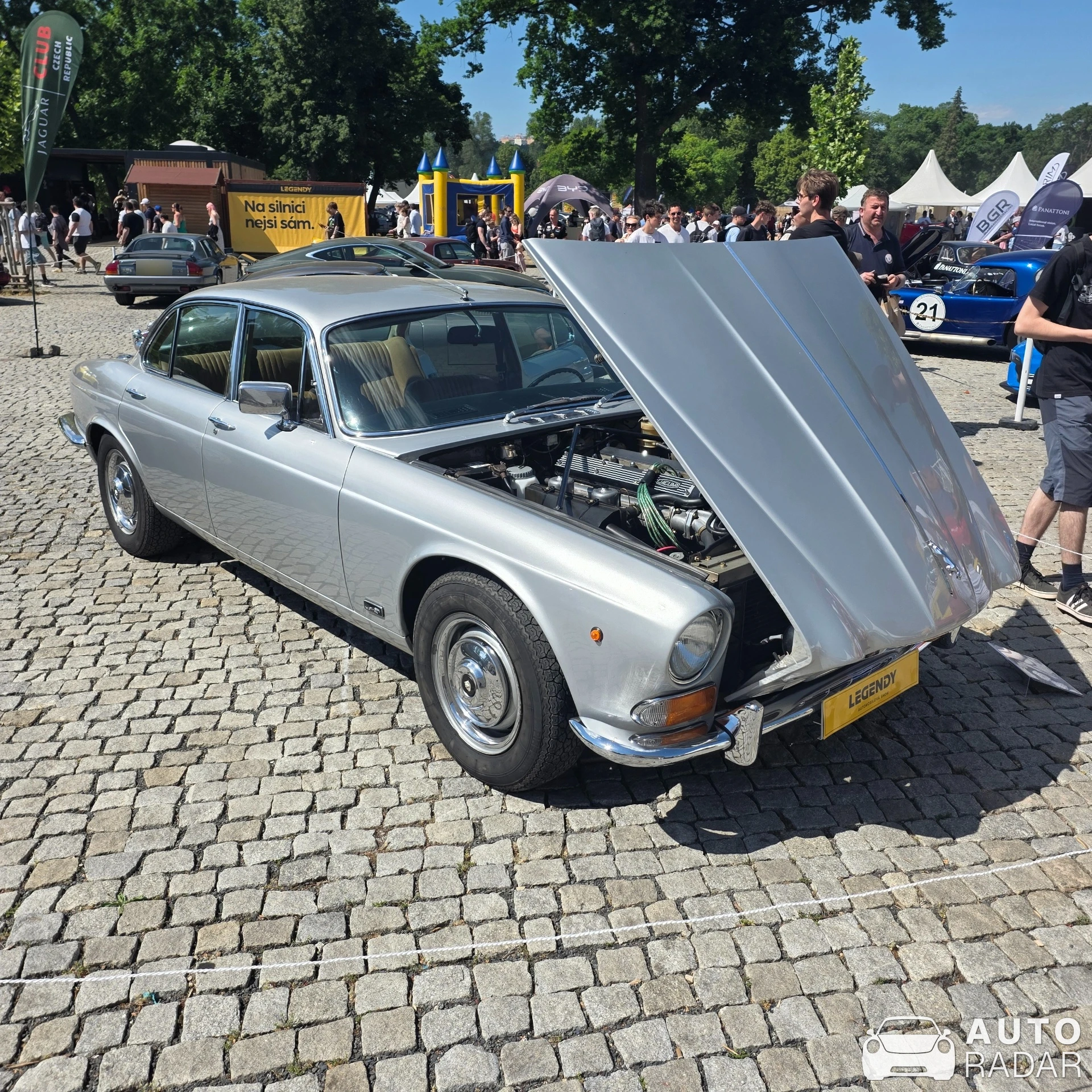 Jaguar XJ6 spotted in Praha