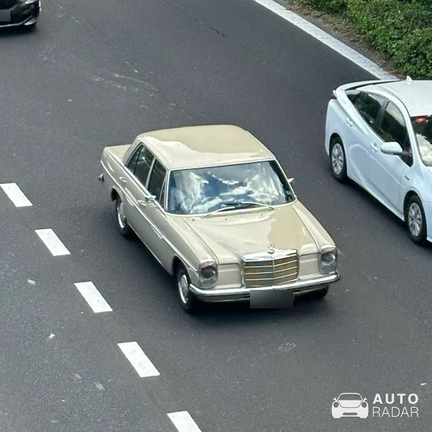 Mercedes-Benz 220D W115 spotted in Singapore