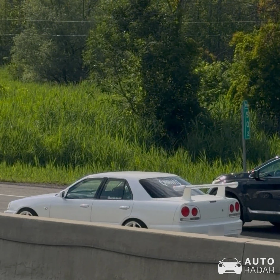 Nissan Skyline R34 GT-R spotted in Terrebonne