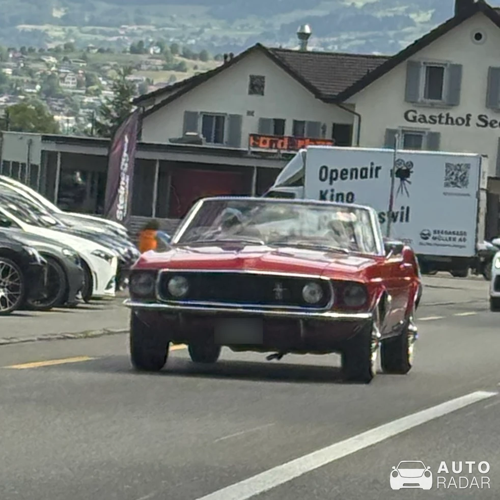 Ford Mustang Cabriolet spotted in Hurden
