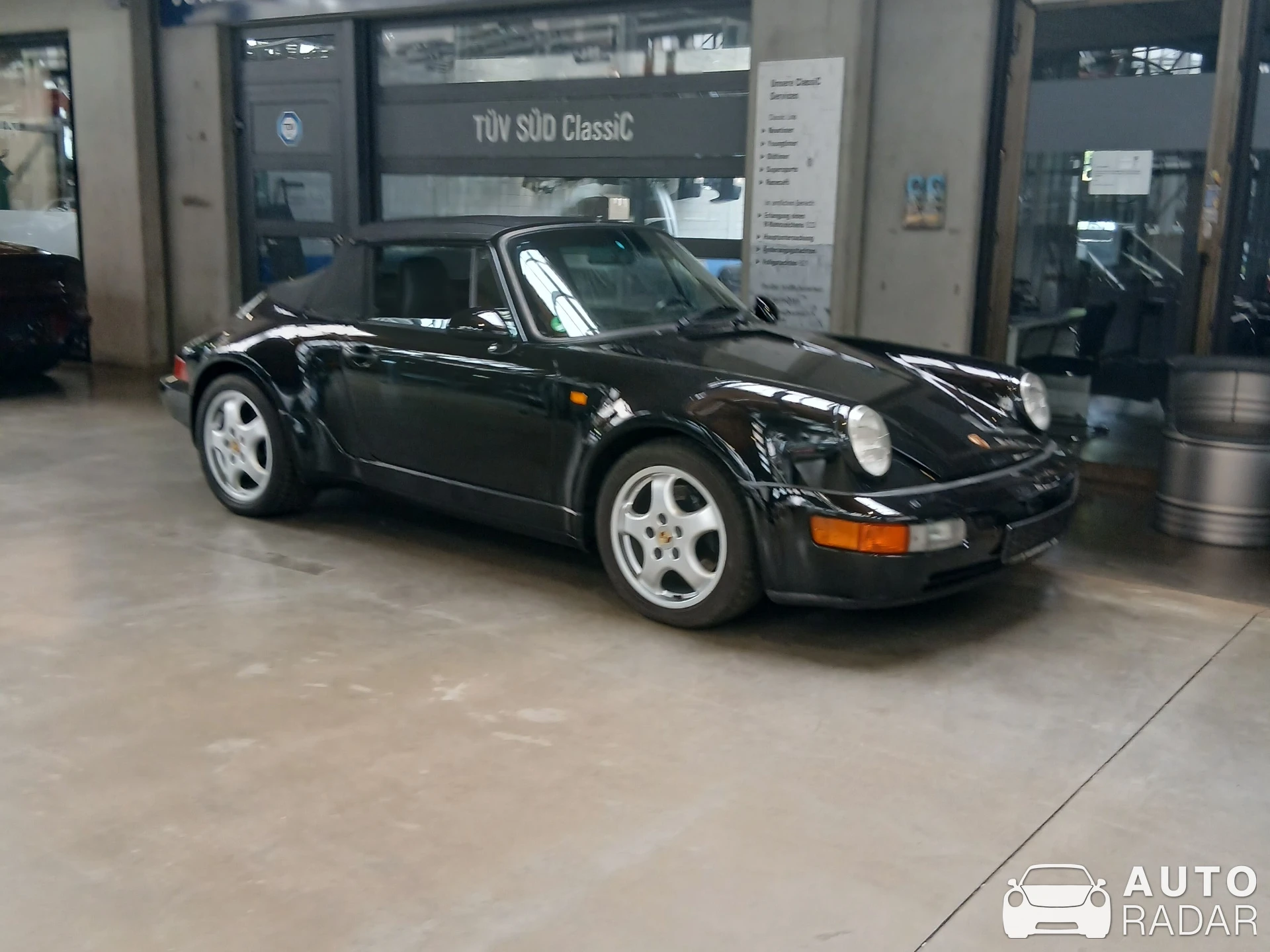 Porsche 964 Carrera 2 spotted in Düsseldorf