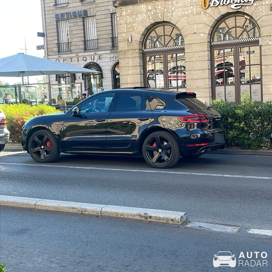 Porsche Macan spotted in Chantilly