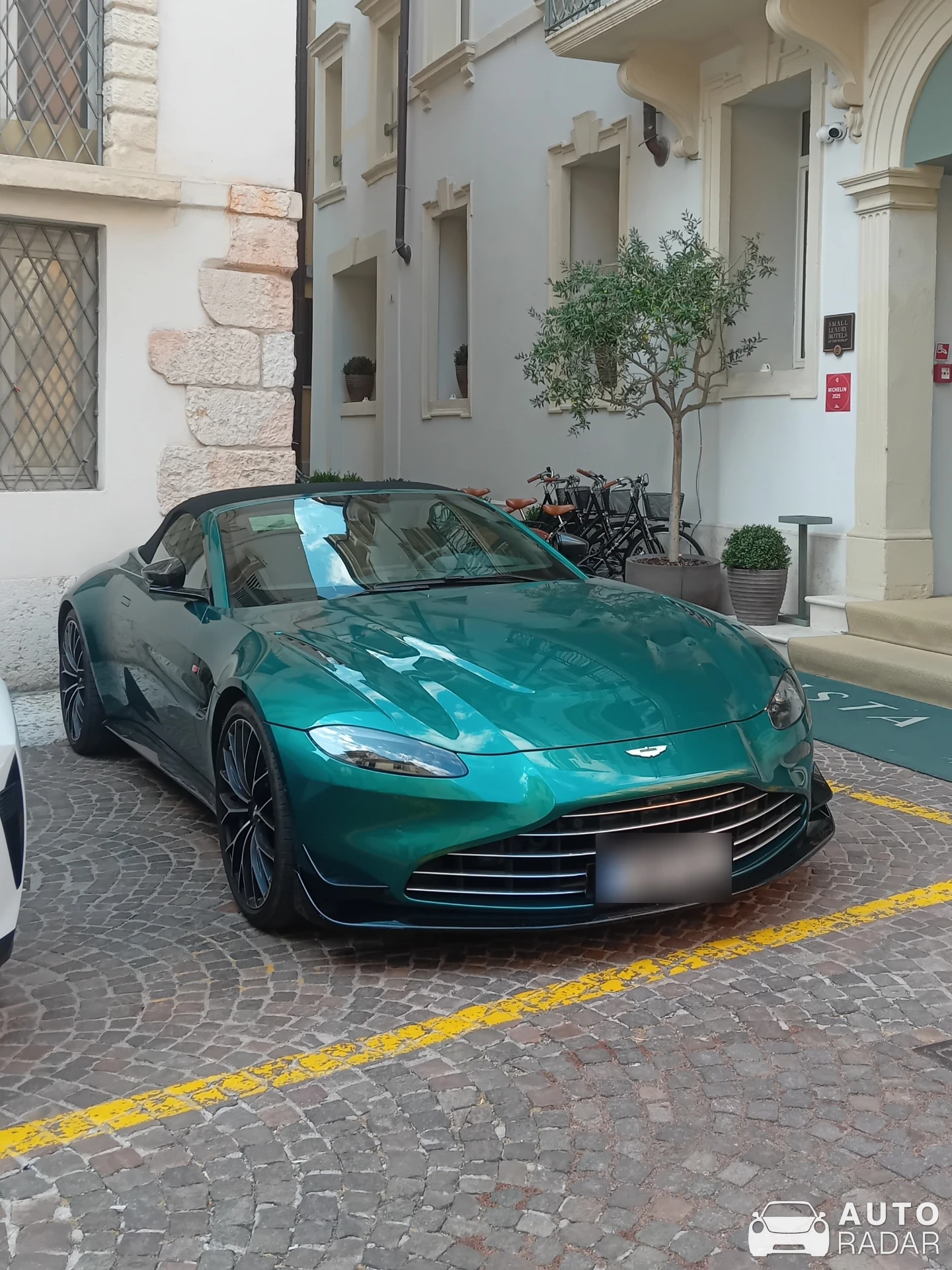 Aston Martin V12 Vantage Roadster spotted in Verona