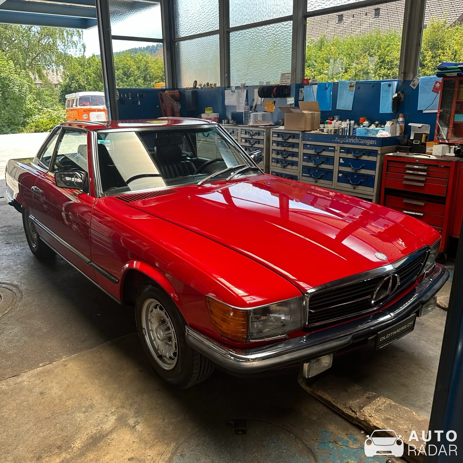 Mercedes-Benz 280 SL spotted in Oberweningen