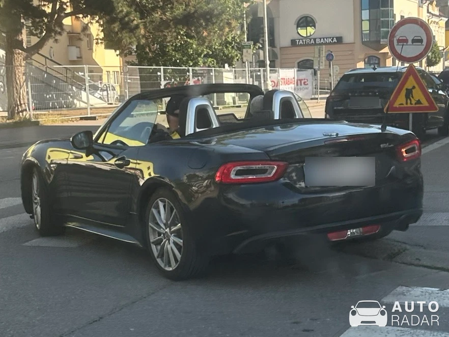 Fiat 124 Spider spotted in Martin