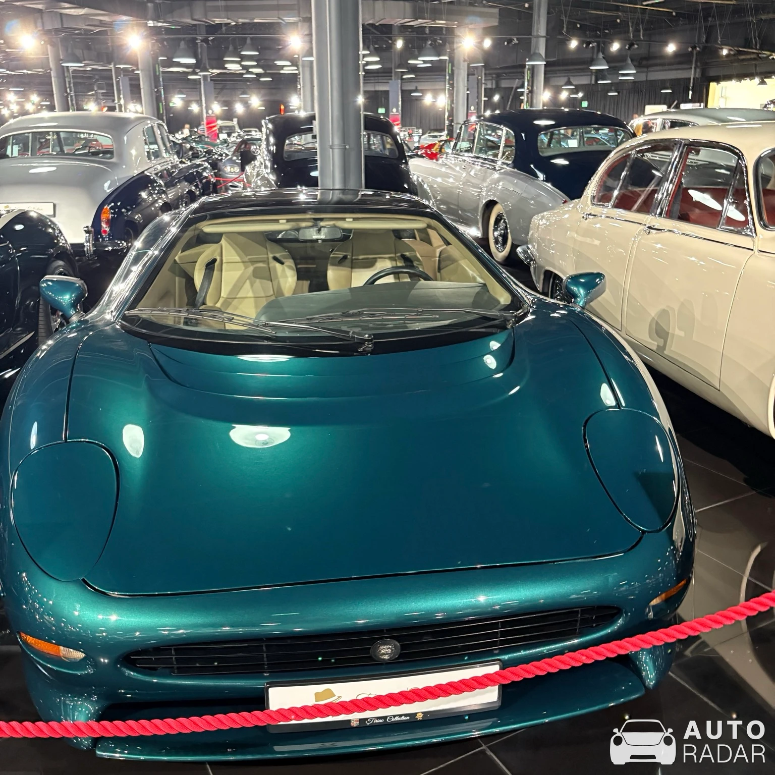 Jaguar XJ220 spotted in Bragadiru