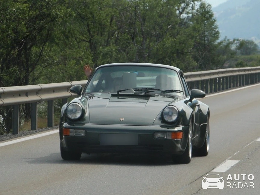 Porsche 911 Turbo 3.3 spotted in Zuoz