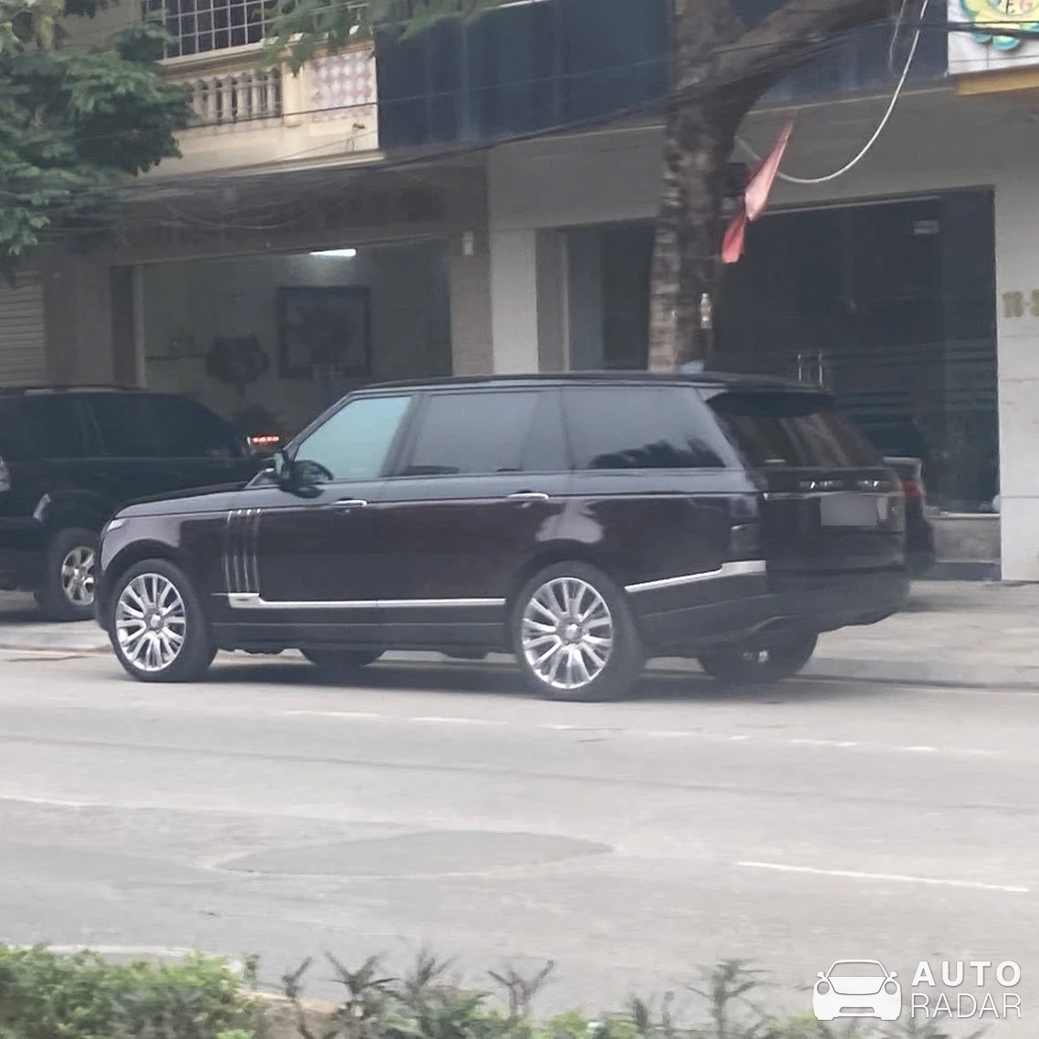Land Rover Range Rover SV spotted in Vĩnh Phúc