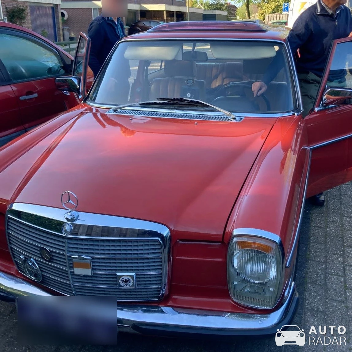 Mercedes-Benz 220D W115 spotted in Zwolle