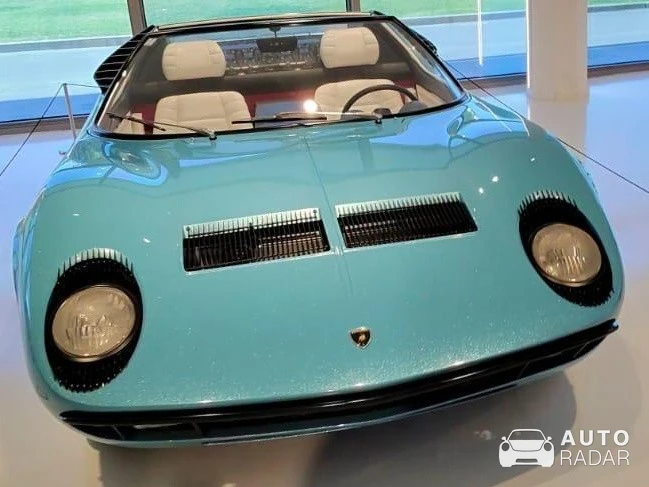 Lamborghini Miura P400 spotted in Cento