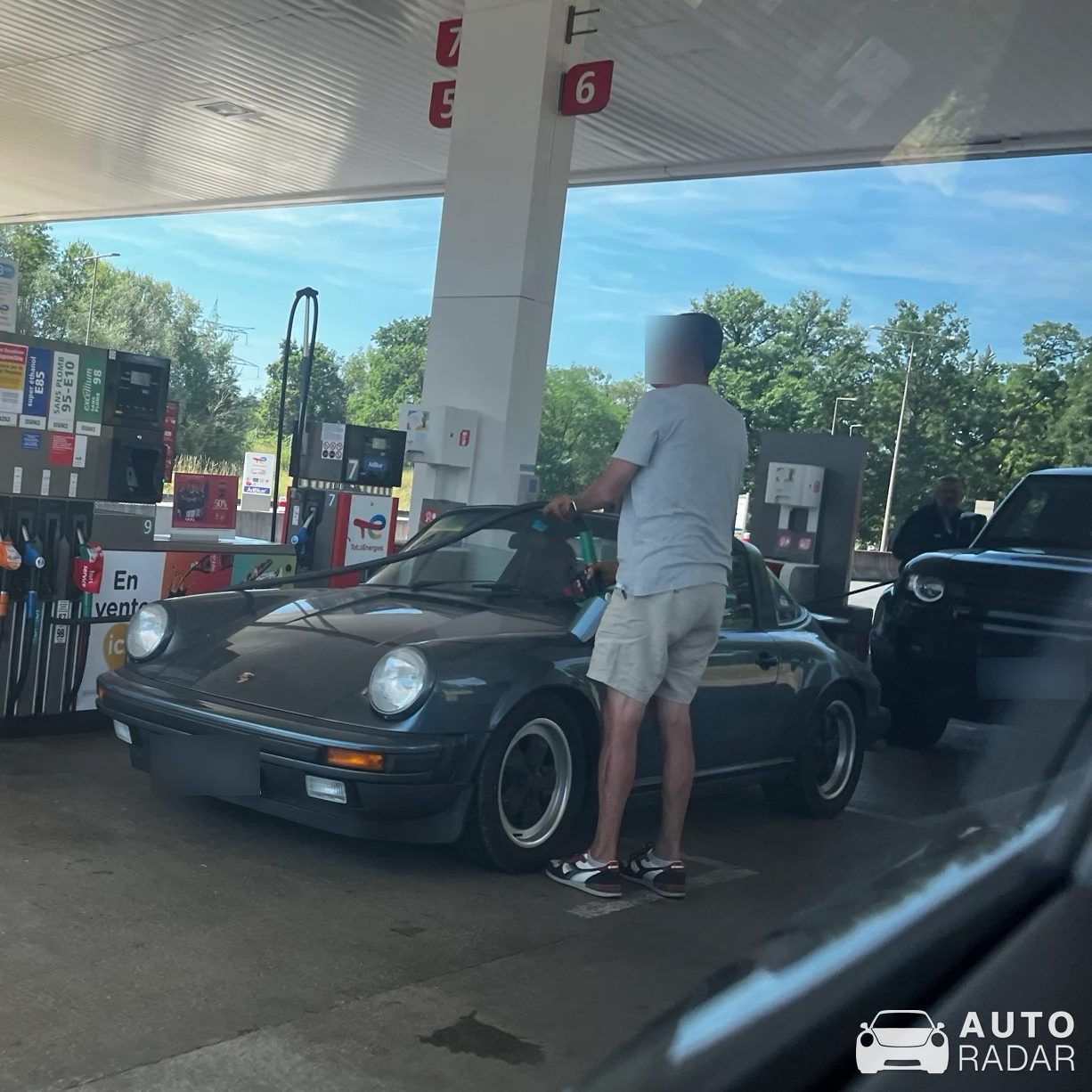 Porsche 911 Targa spotted in Pont-Sainte-Marie