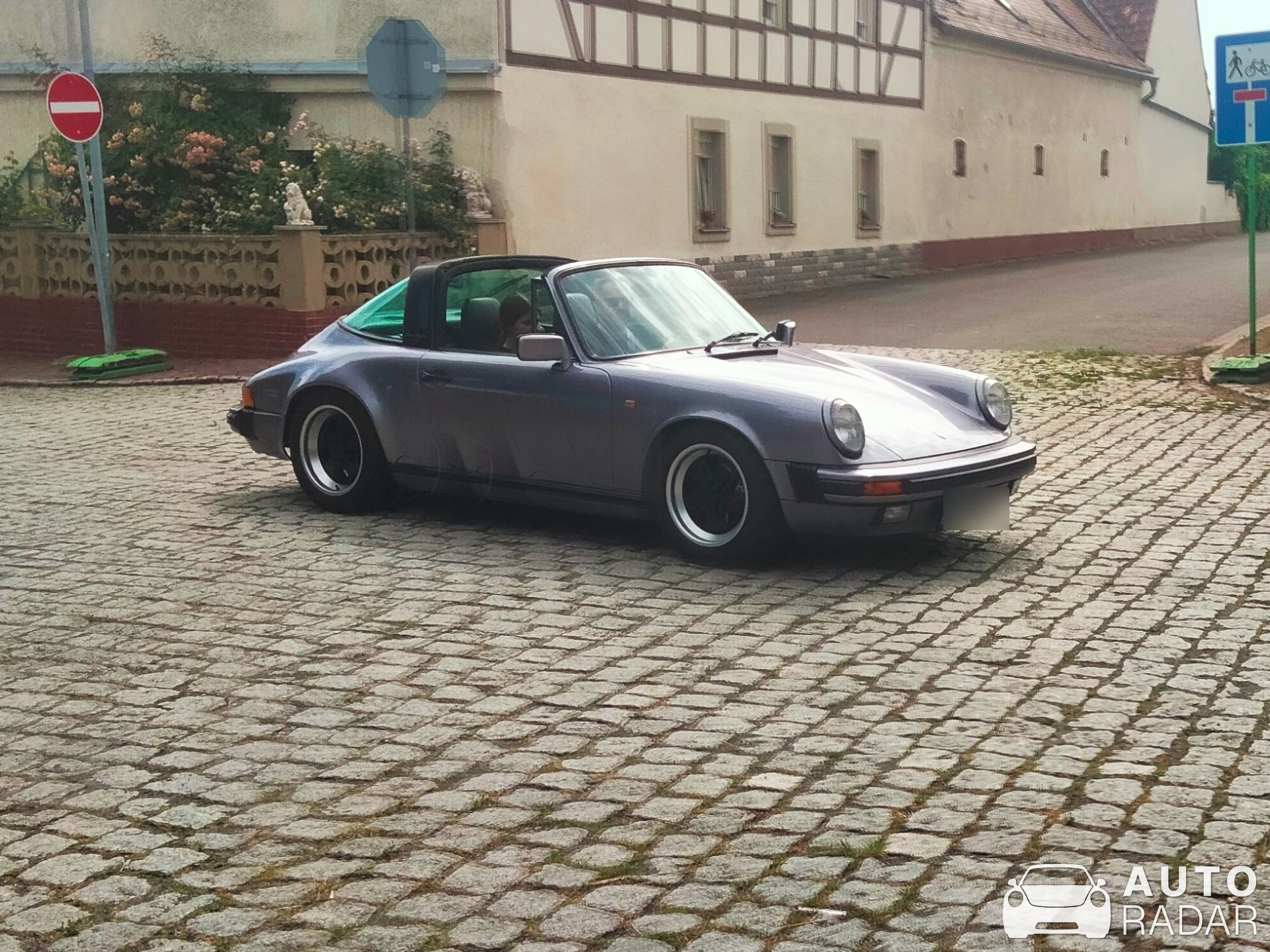 Porsche 911 Carrera 3.2 Targa spotted in Zschepplin