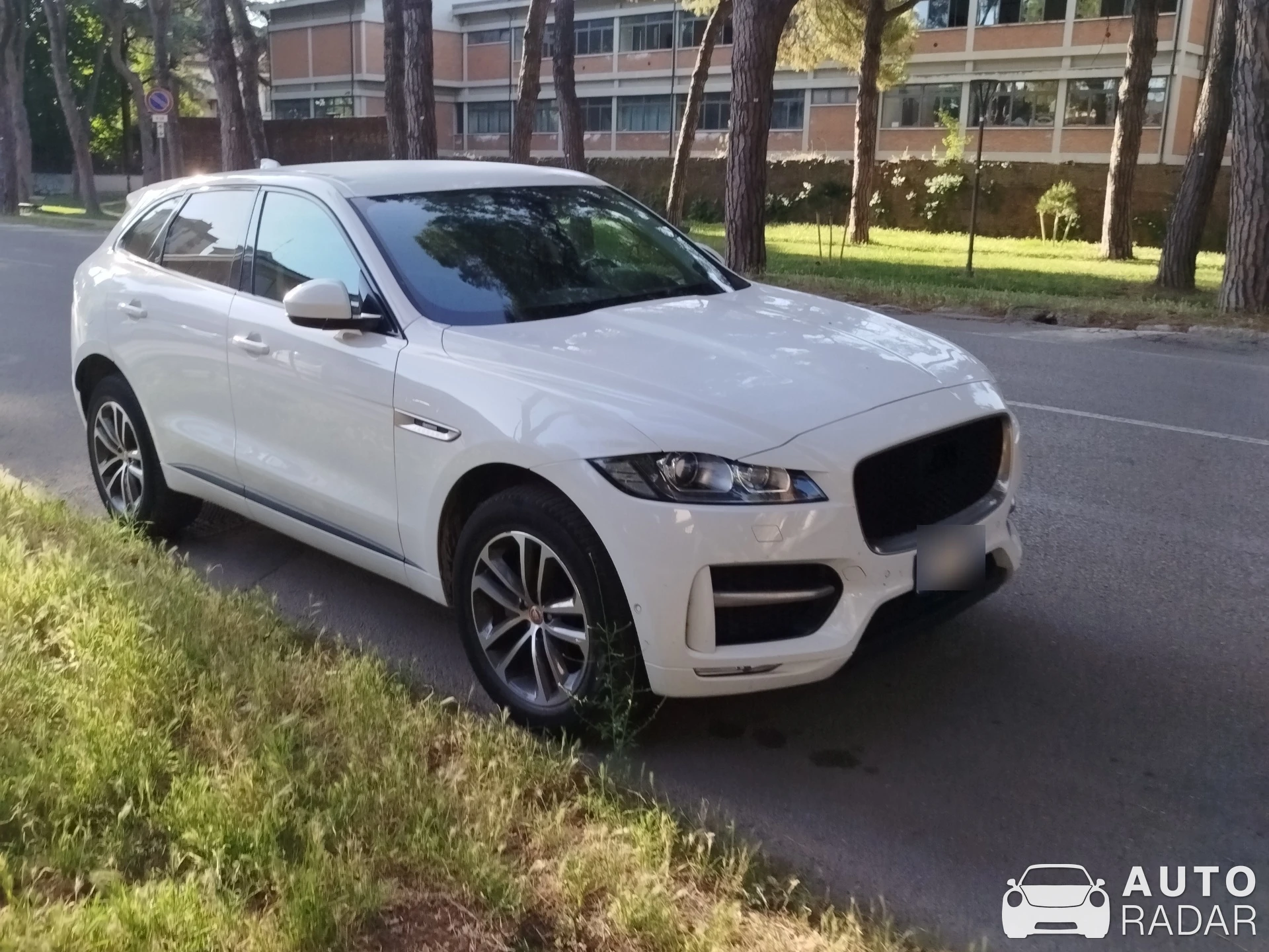 Jaguar F-PACE spotted in Forlì