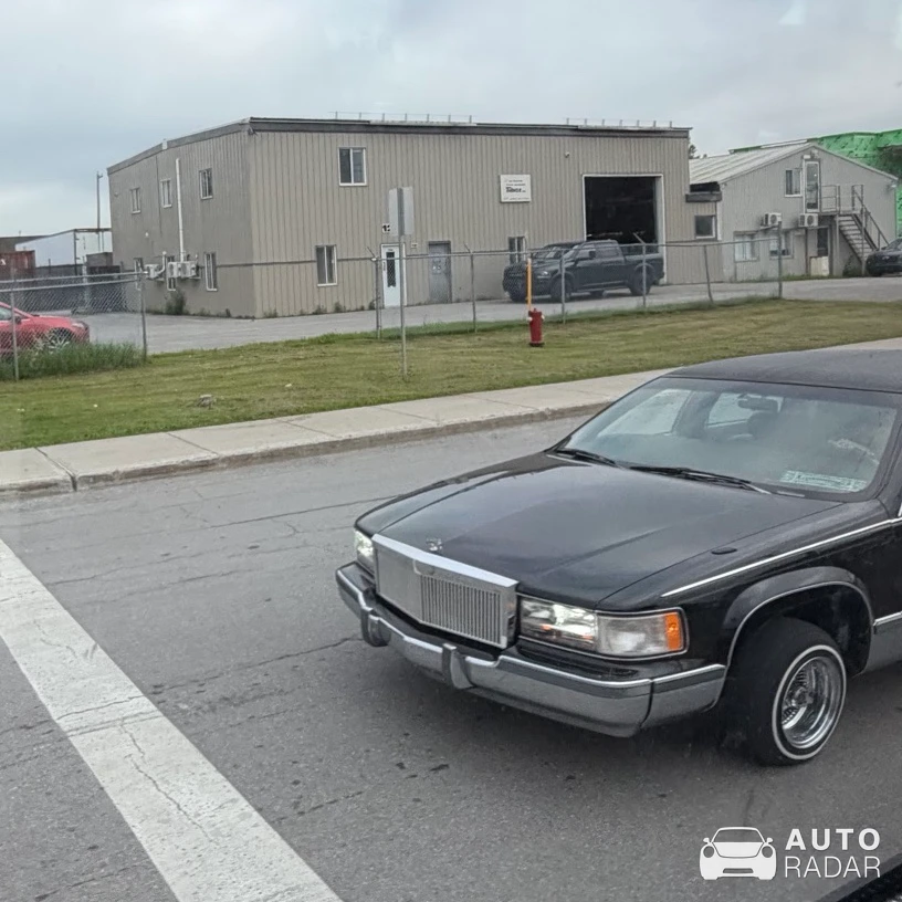 Cadillac Fleetwood spotted in Mascouche