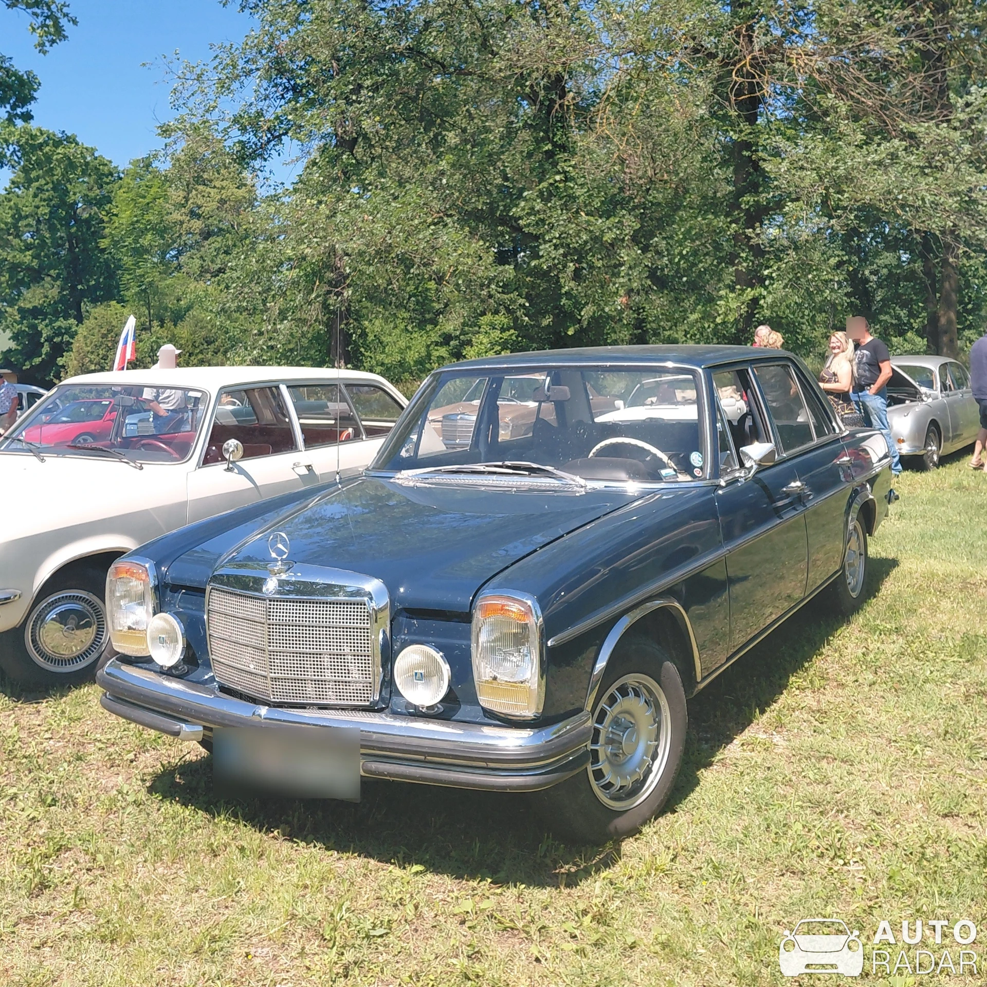 Mercedes-Benz 220D W115 spotted in Duplek