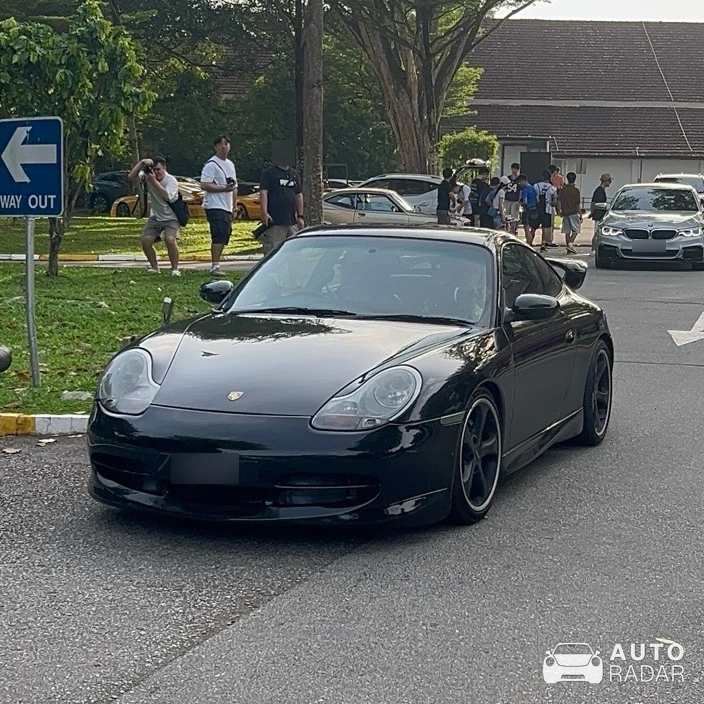 Porsche 996 Carrera 4 spotted in Singapore