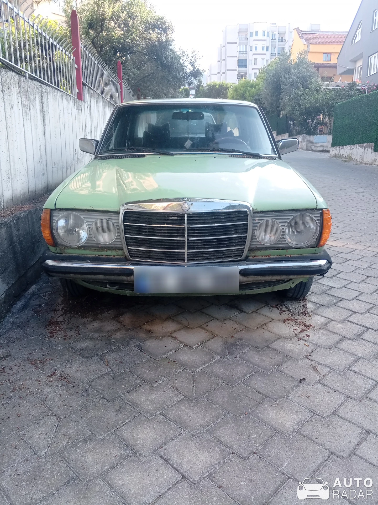 Mercedes-Benz 230E W123 spotted in Merkezefendi