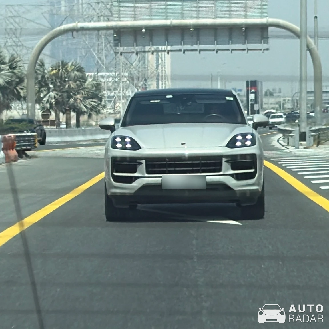 Porsche Cayenne Coupé Turbo spotted in 迪拜