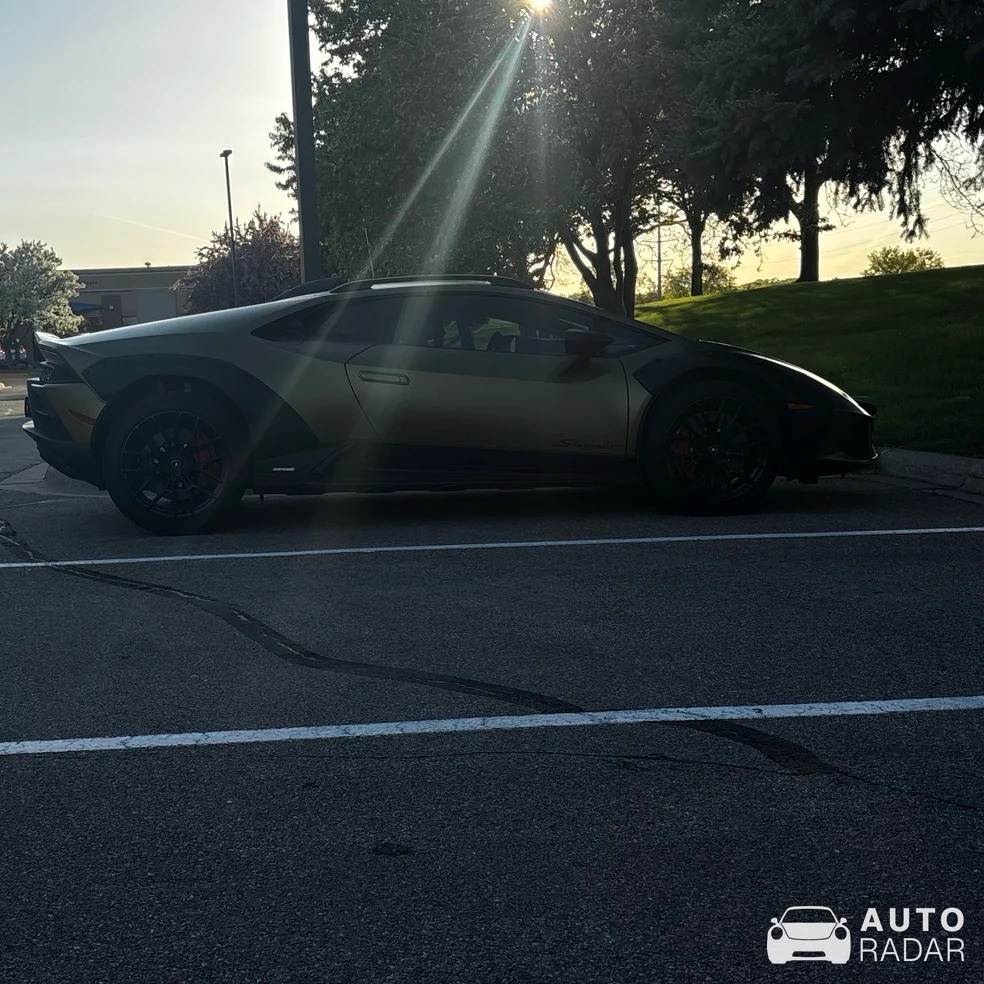 Lamborghini Huracán LP610-4 Sterrato spotted in Chanhassen