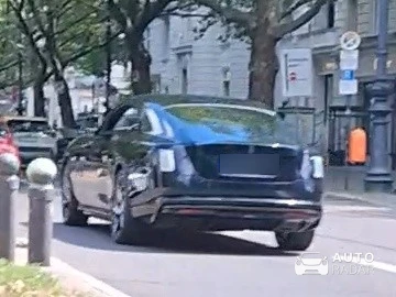 Rolls-Royce Spectre spotted in Berlin