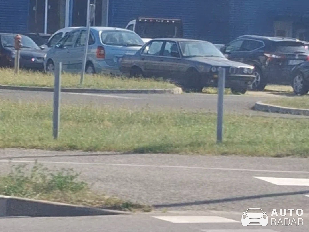 BMW 3 Series E30 spotted in Celje