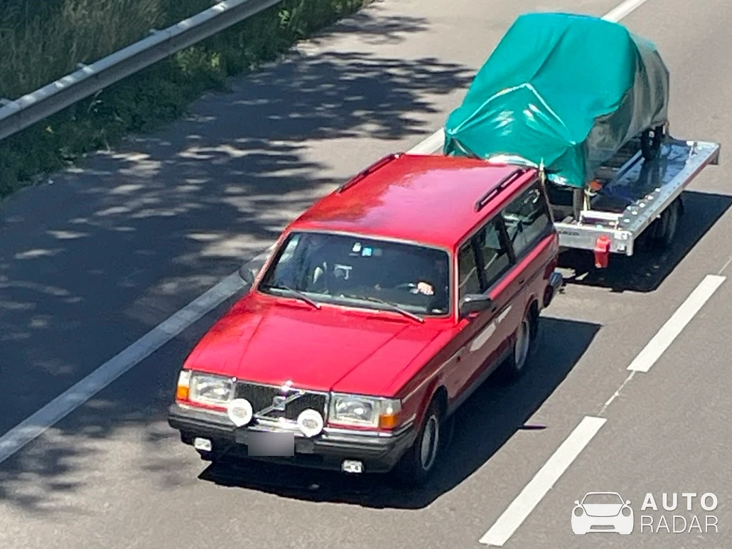 Volvo 240 spotted in Dommartin-lès-Toul