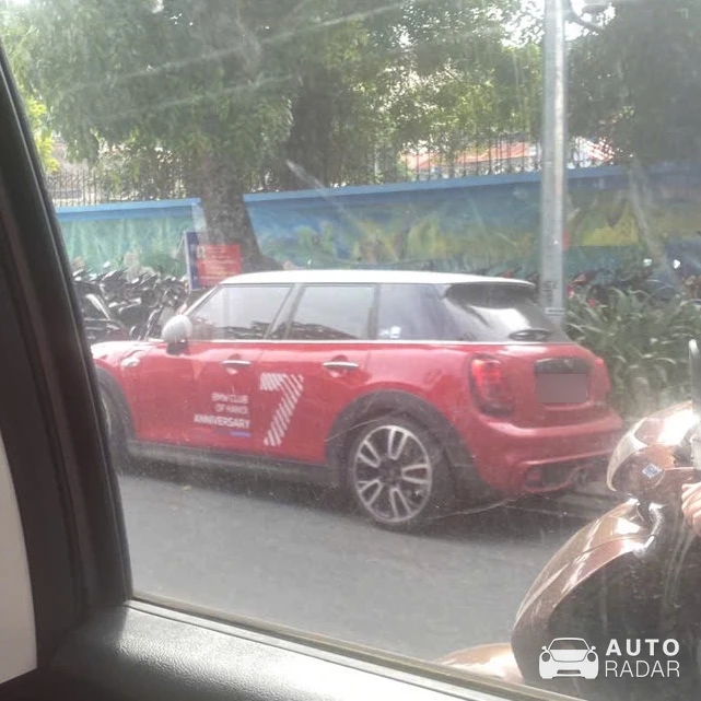 Mini Cooper S 5-Door spotted in Hanoi