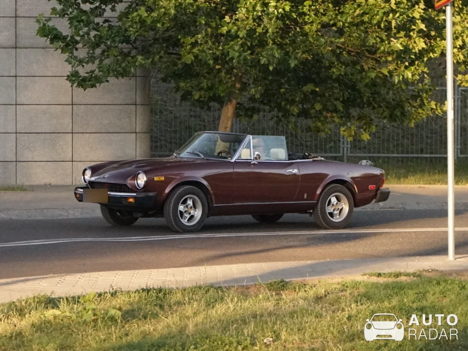 Fiat 124 Sport Spider spotted in Varsova