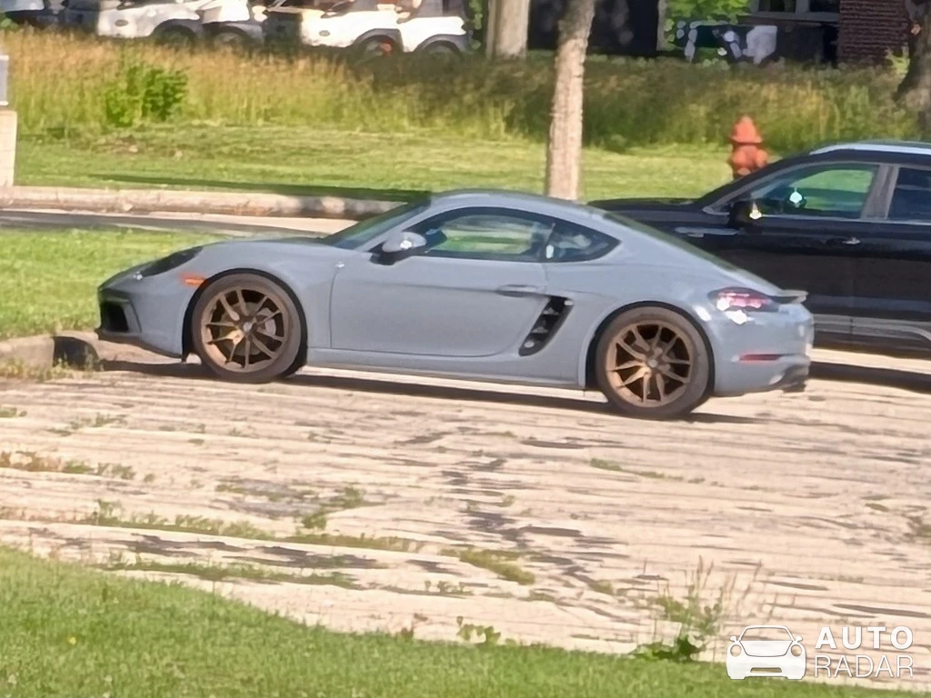 Porsche 718 Cayman GT4 spotted in Milwaukee