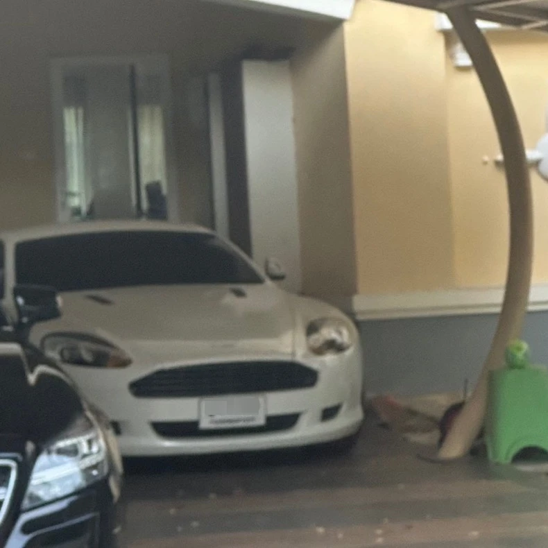 Aston Martin DB9 spotted in Bangkok, Thailand