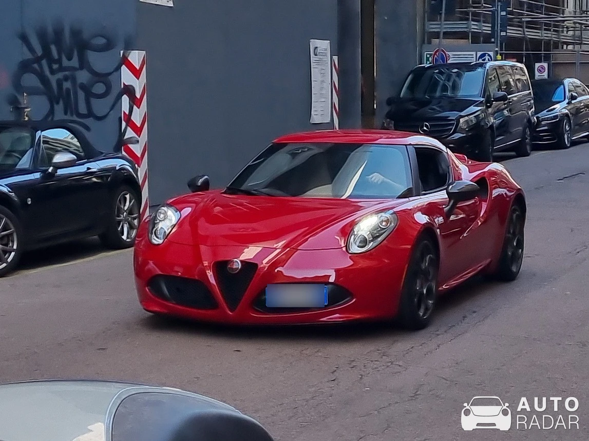 Alfa Romeo 4C Coupé spotted in Milano, Italy