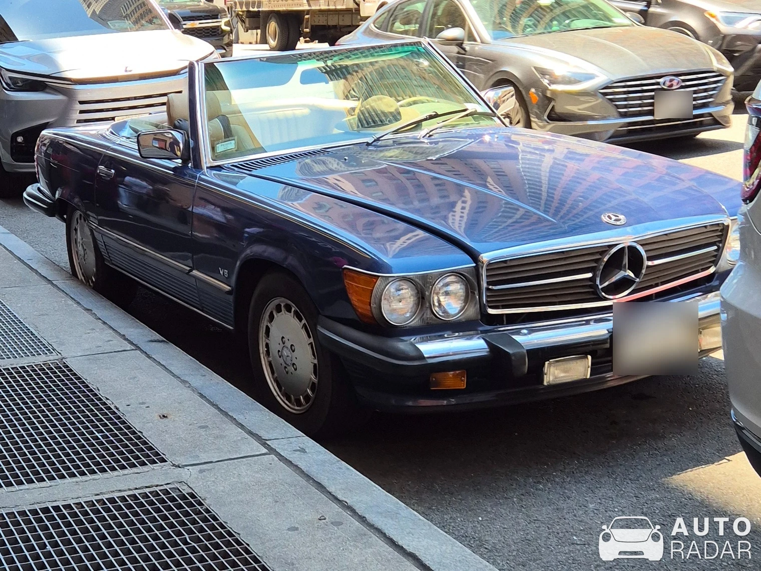 Mercedes-Benz 560 SL R107 spotted in New York