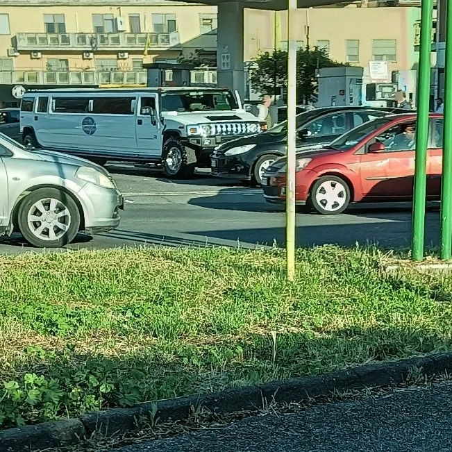 Hummer H2 Limousine spotted in Pomezia, Italia
