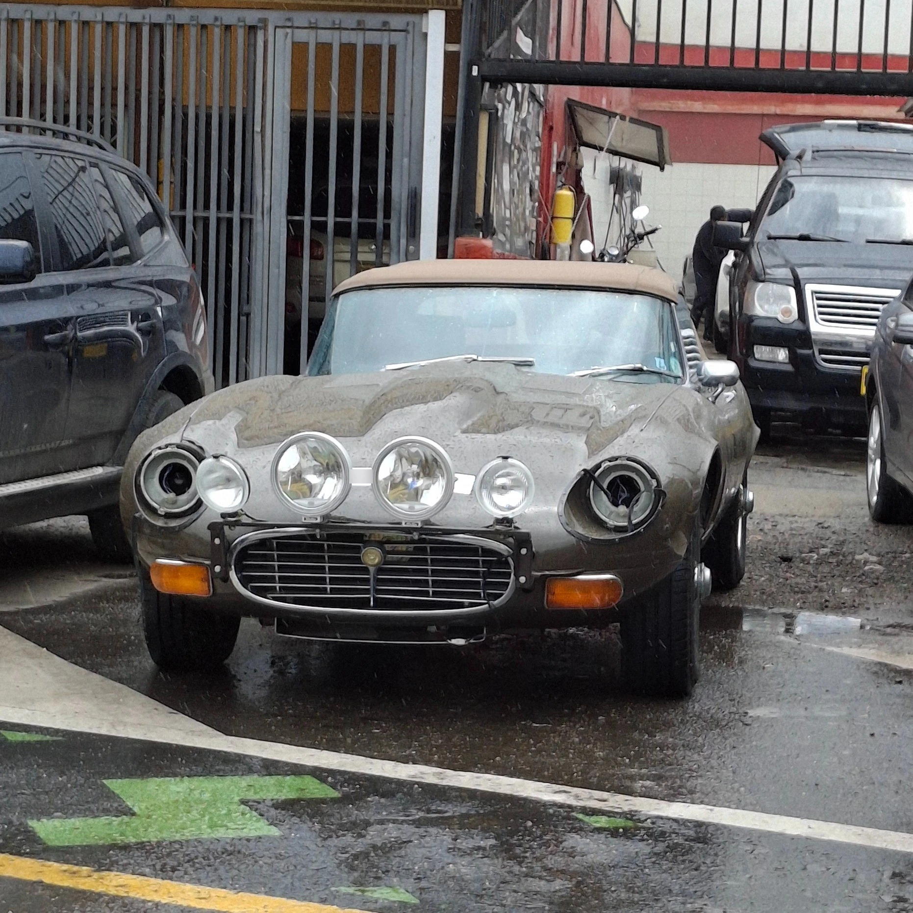 Jaguar F-TYPE SVR Coupé spotted in Bogotá, Colombia