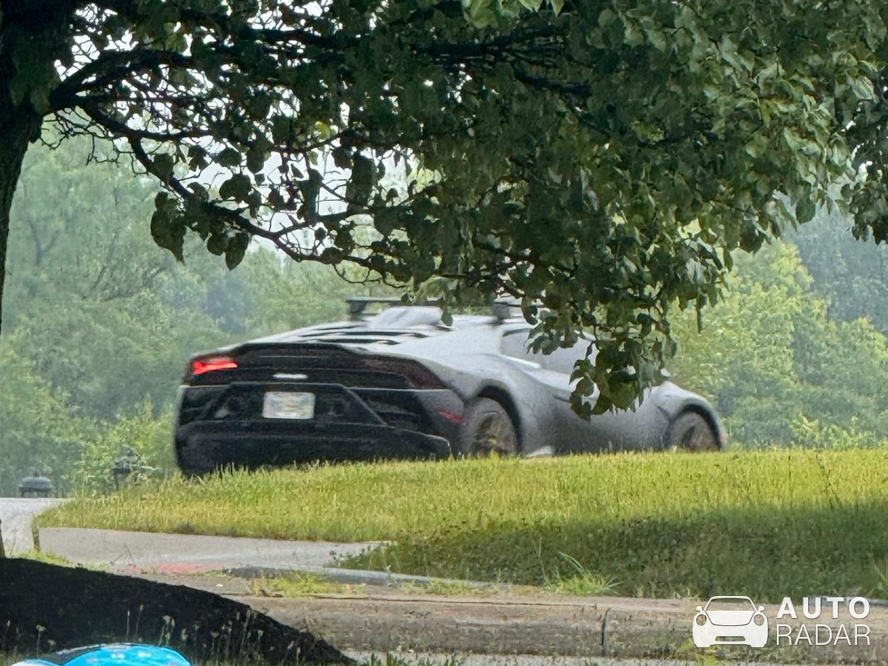 Lamborghini Huracán LP610-4 Sterrato spotted in Sunbury
