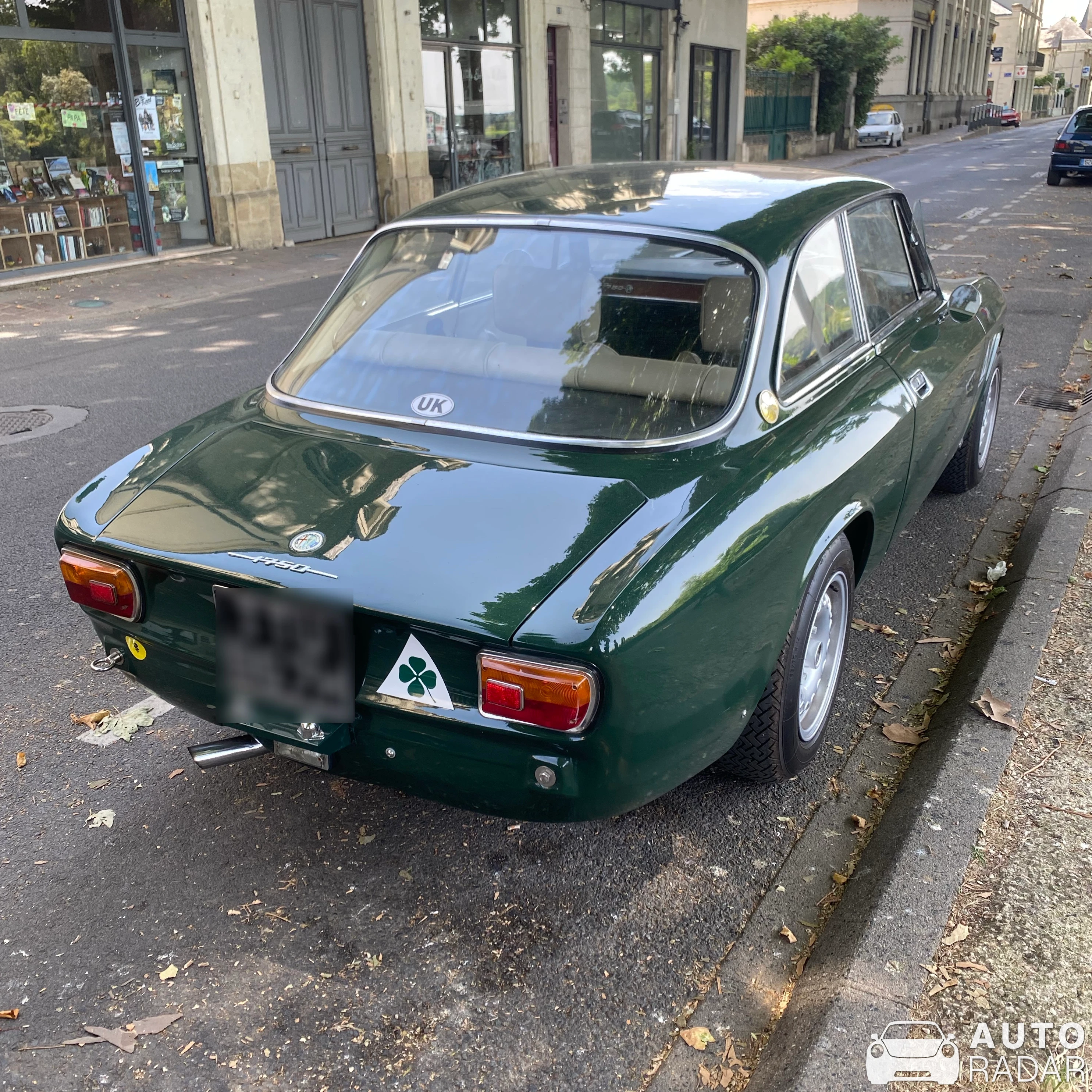 Alfa Romeo 1750 spotted in Chinon