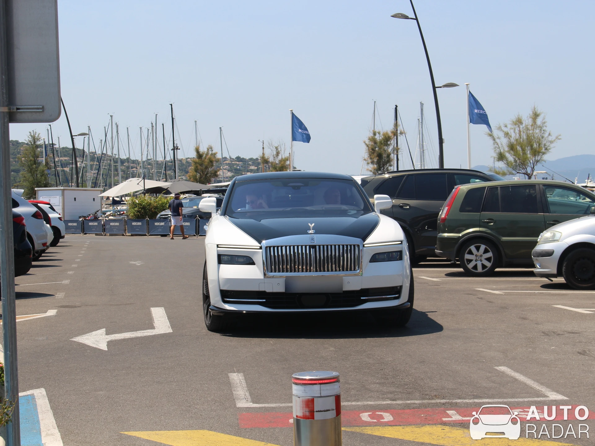 Rolls-Royce Spectre Black Badge spotted in Fréjus