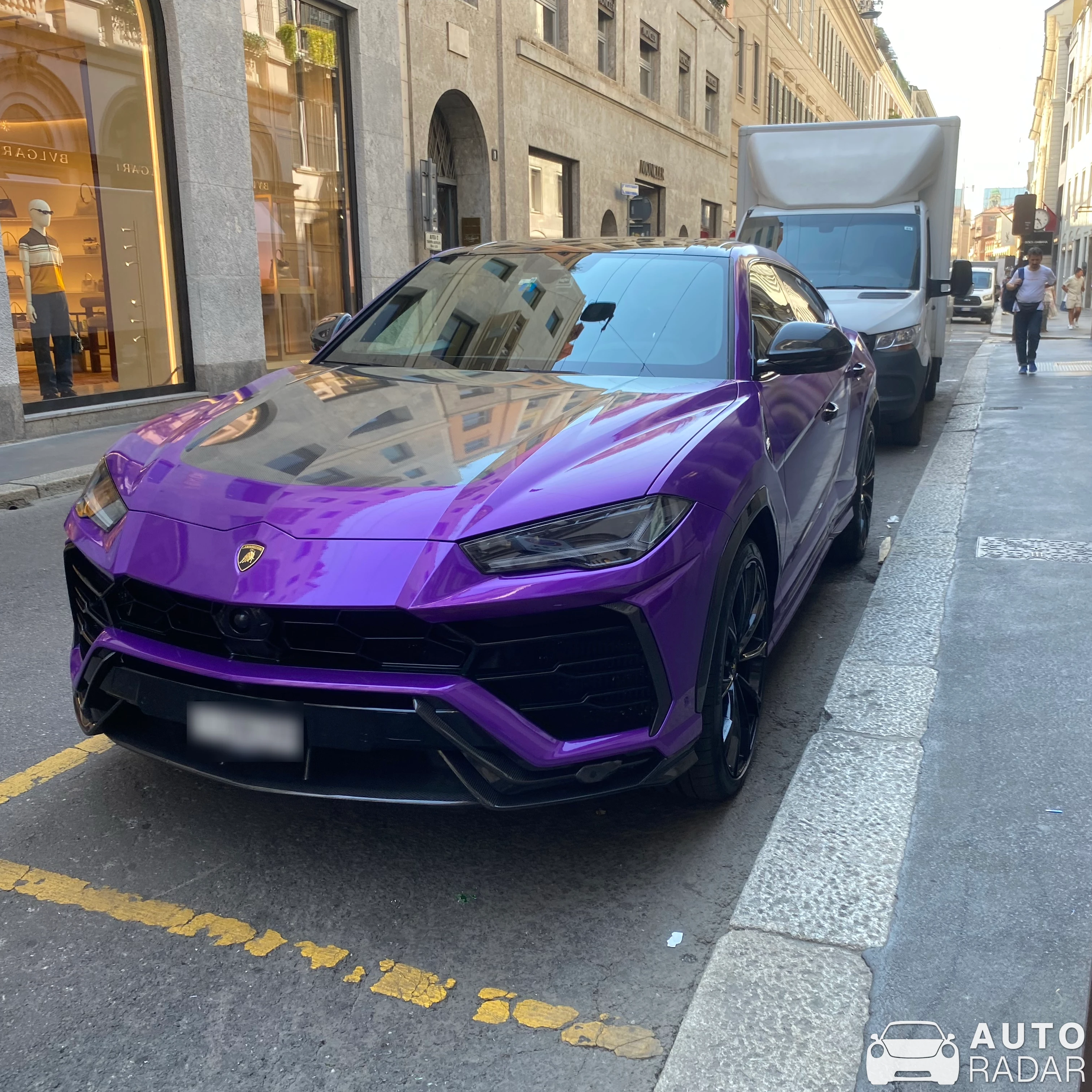 Lamborghini Urus spotted in Milano