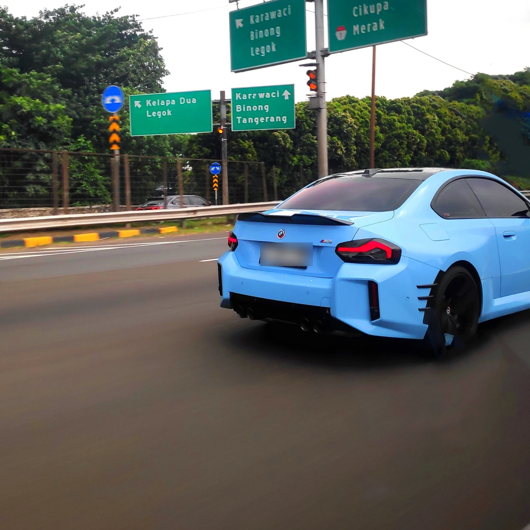 BMW M2 G87 Coupé spotted in Tangerang City, Indonesia