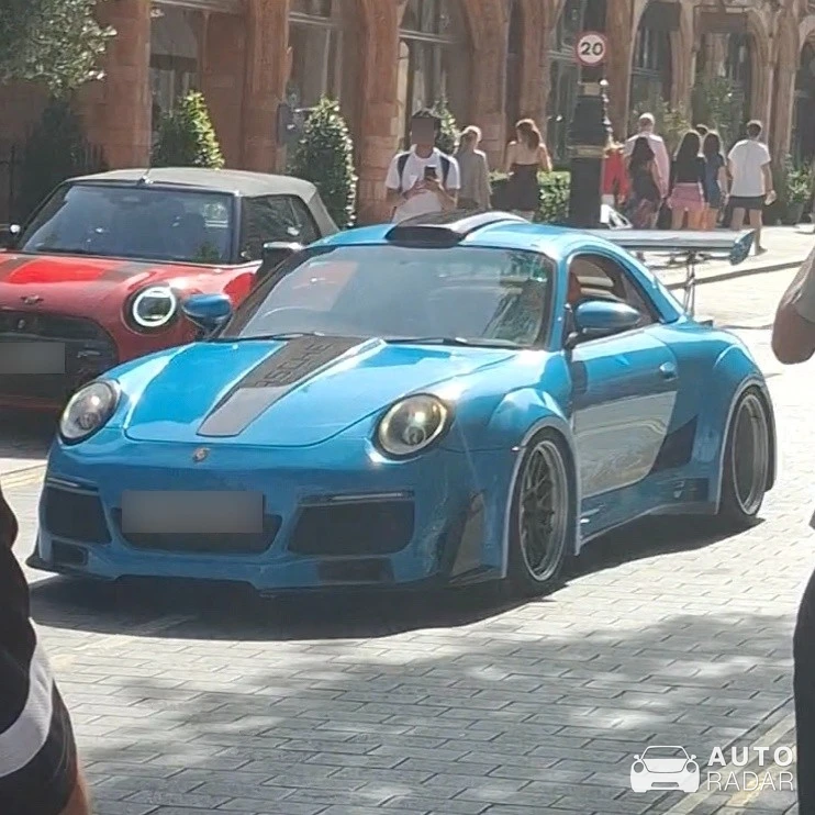 Porsche 996 Carrera spotted in London