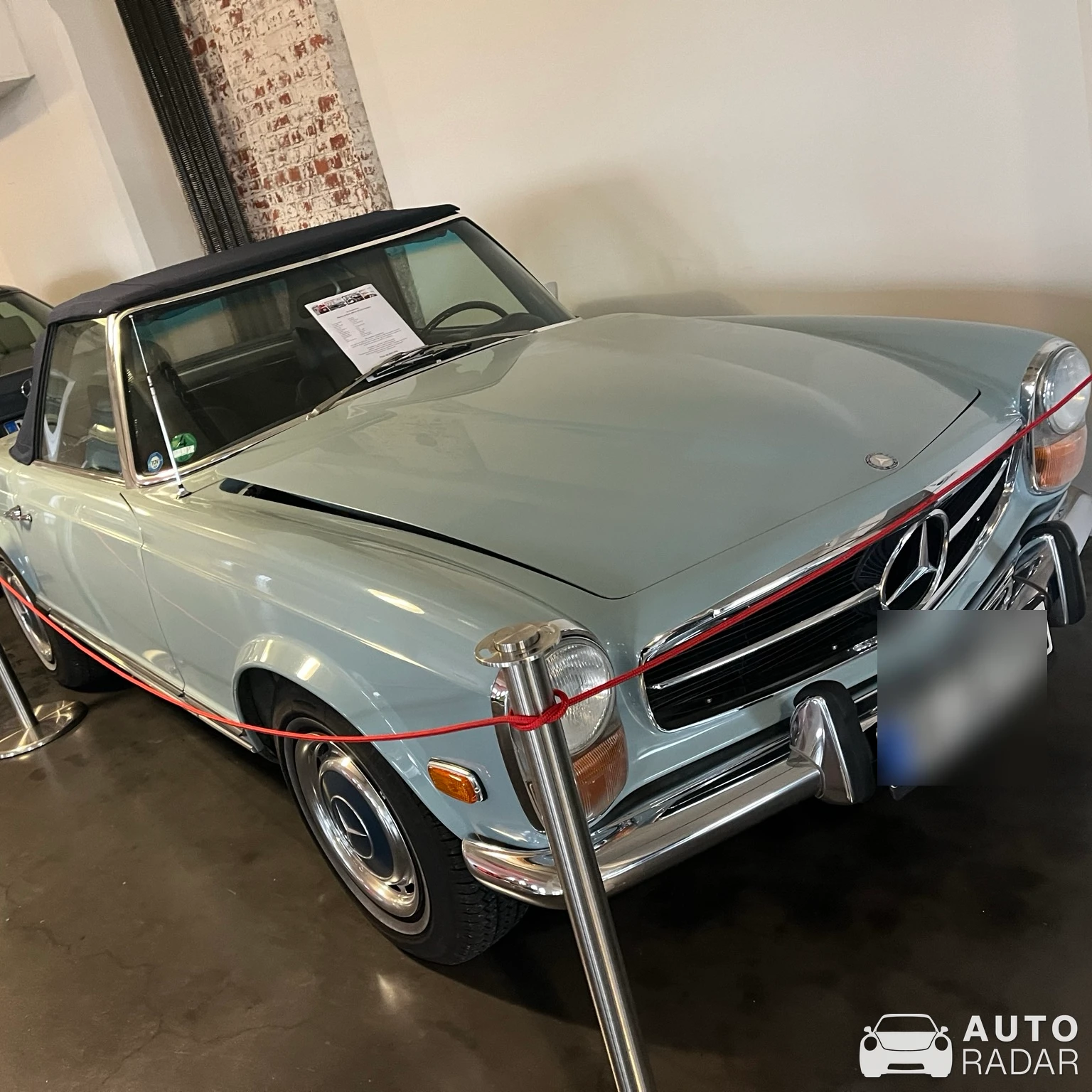 Mercedes-Benz 280 SL spotted in Frankfurt am Main