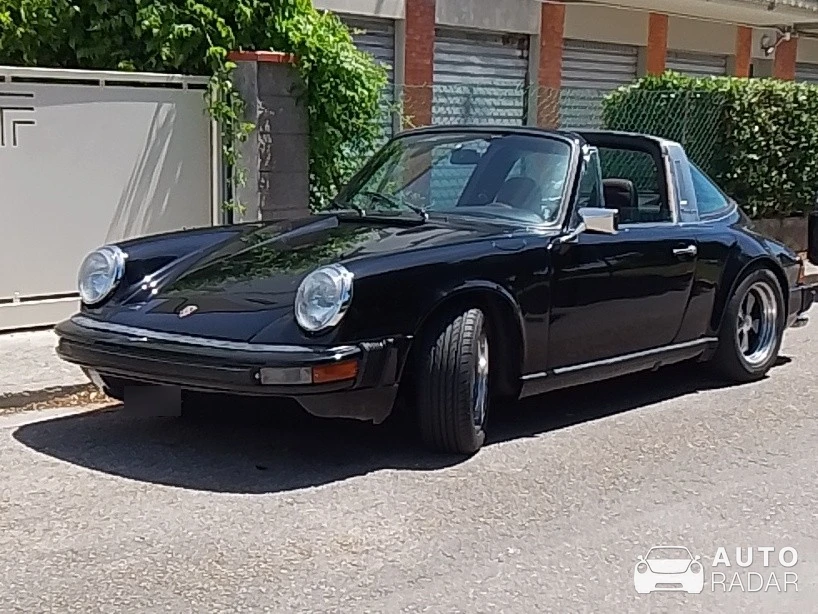 Porsche 911 Targa spotted in Lucca