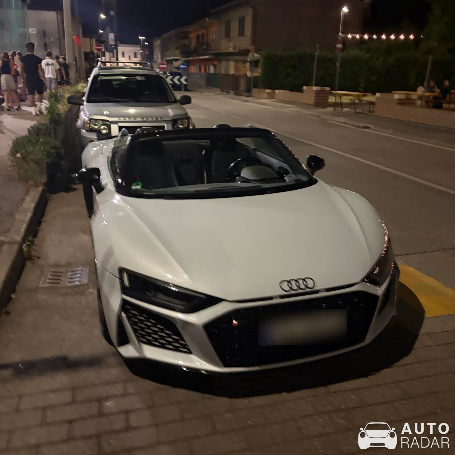 Audi R8 V10 Spyder spotted in Padova