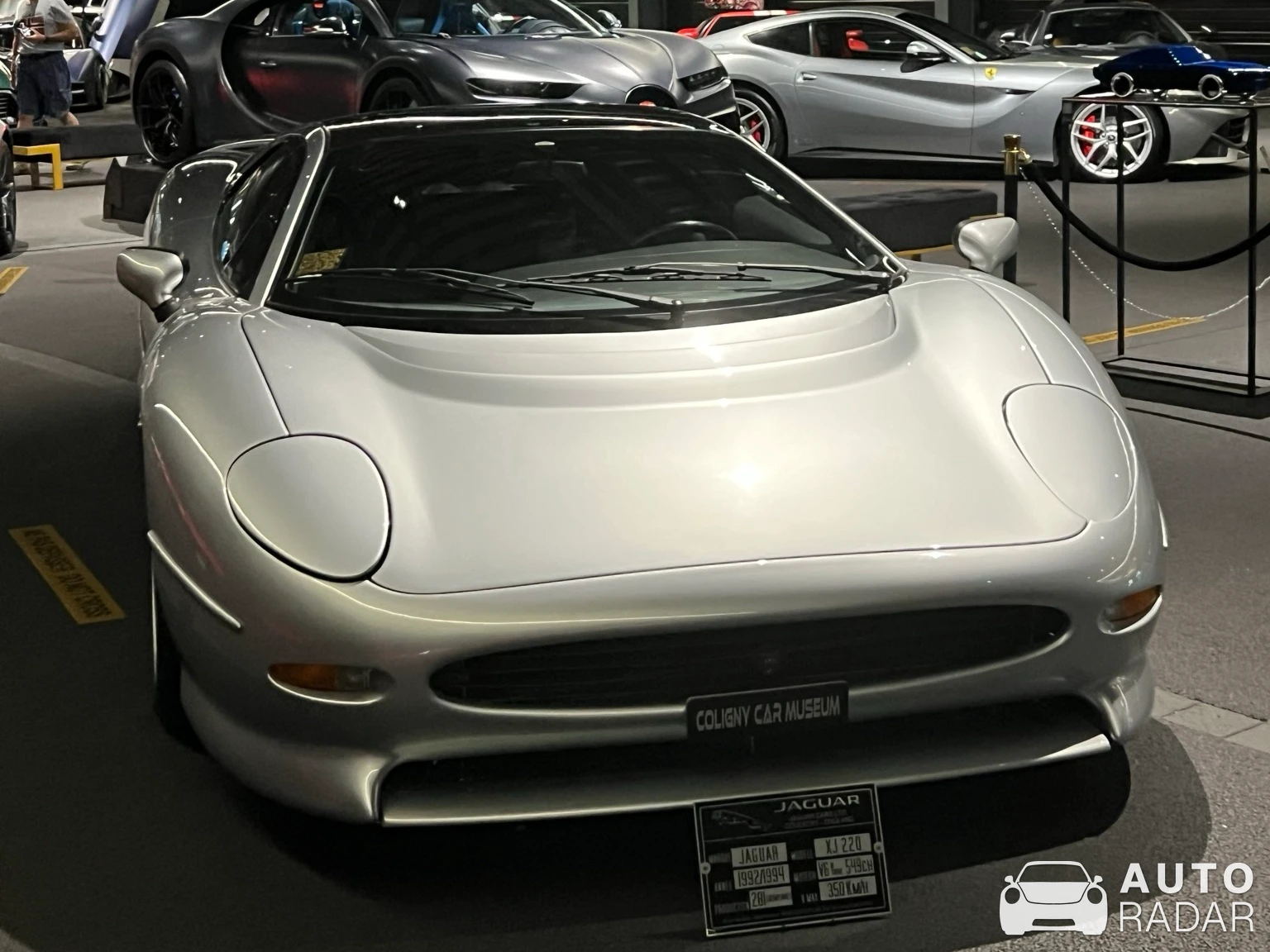 Jaguar XJ220 spotted in Coligny