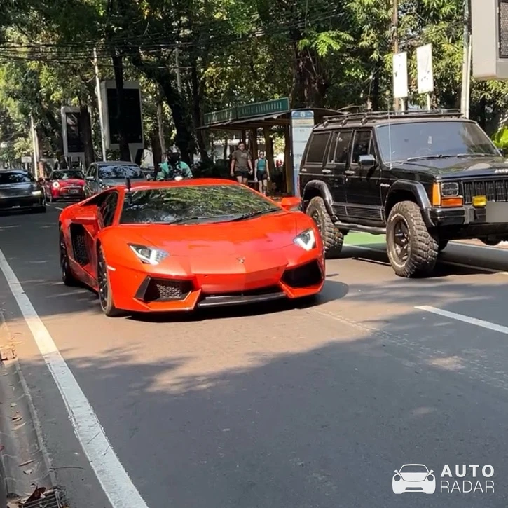 Lamborghini Aventador LP700-4 spotted in South Jakarta