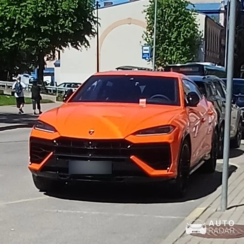 Lamborghini Urus SE spotted in Grobiņa