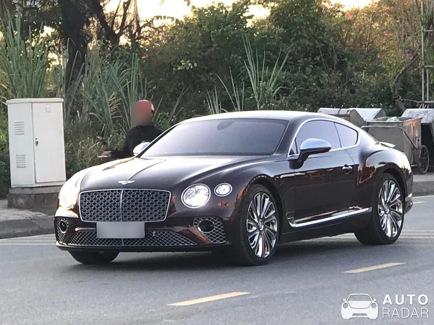 Bentley Continental GT V8 2020 Mulliner spotted in Phan Đình Phùng