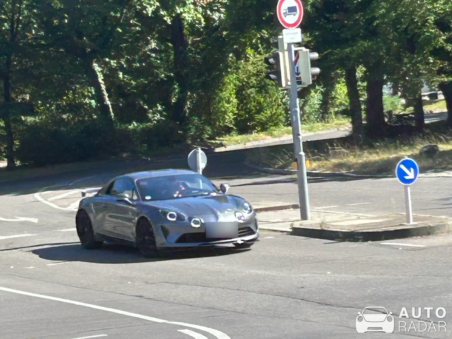 Alpine A110 spotted in Άιχταλ
