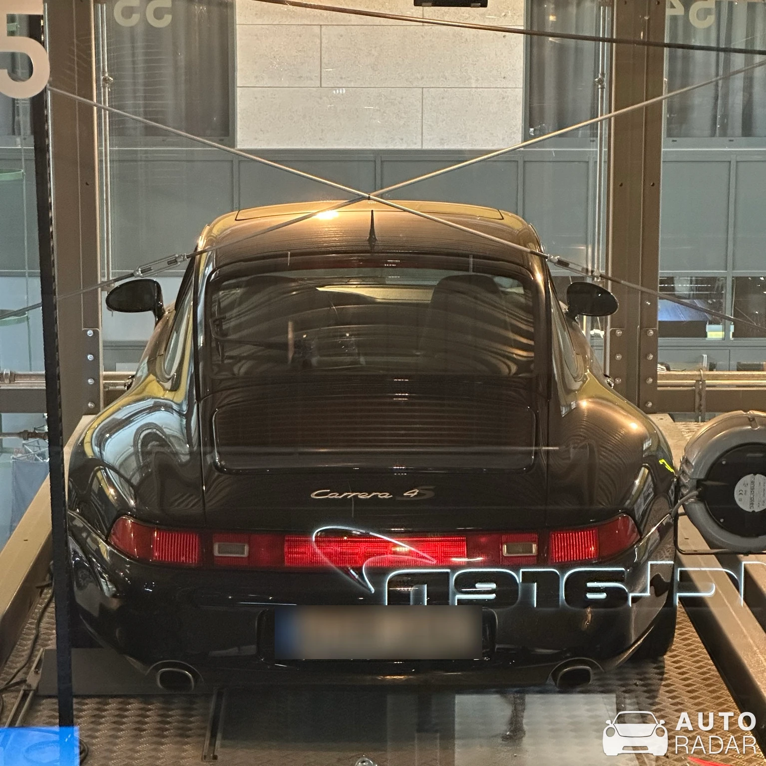 Porsche 993 Carrera 4S spotted in München